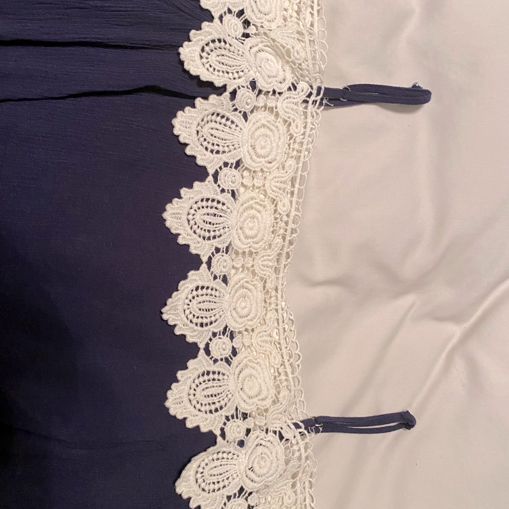 Beautiful navy crop top blouse lace embellished - Picture 5 of 6